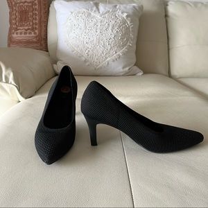 Naturalizer Eternity FlyKnit black pointed toe Heels 7.5